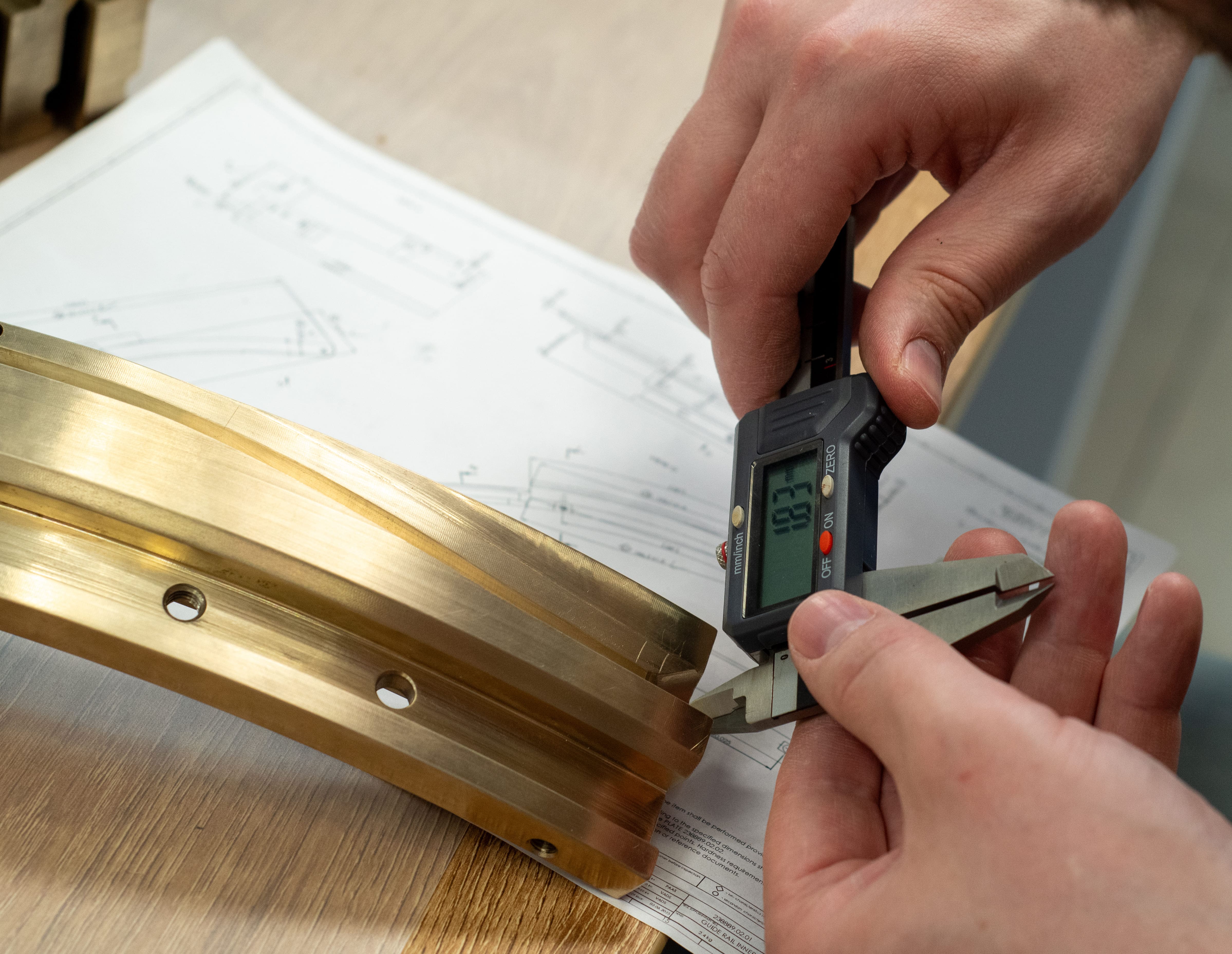 замеры параметров рейки наполнения таблеточного пресса  Kilian KTP 720x
